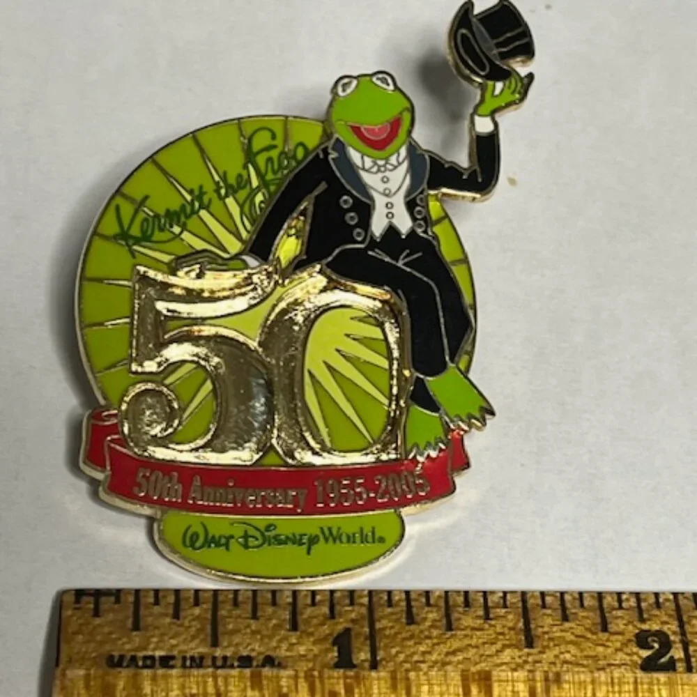 Disney World Kermit The Frog 50th Anniversary 1955-2005 Lapel Hat Vest Pin